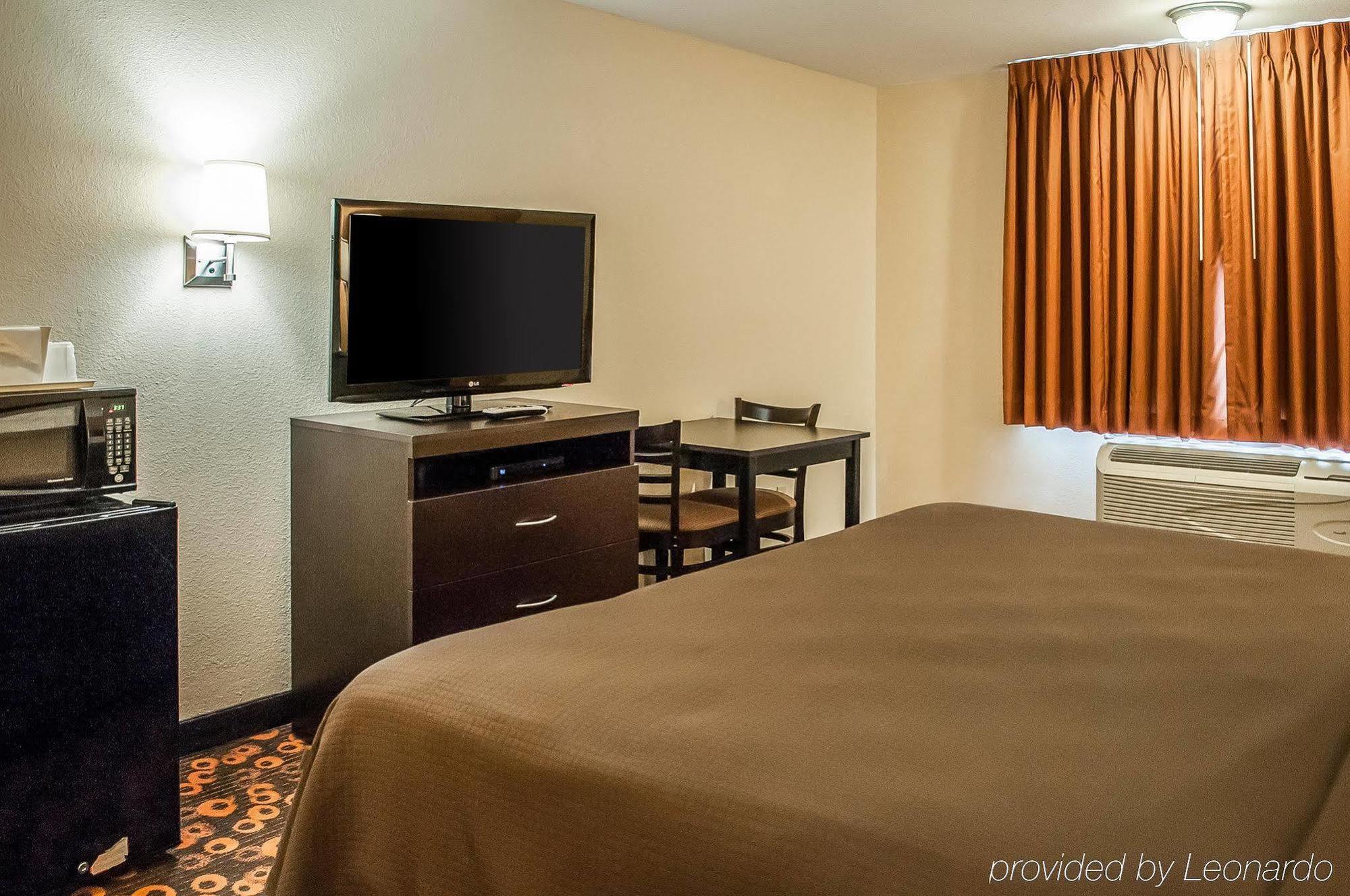 Econo & Hotel