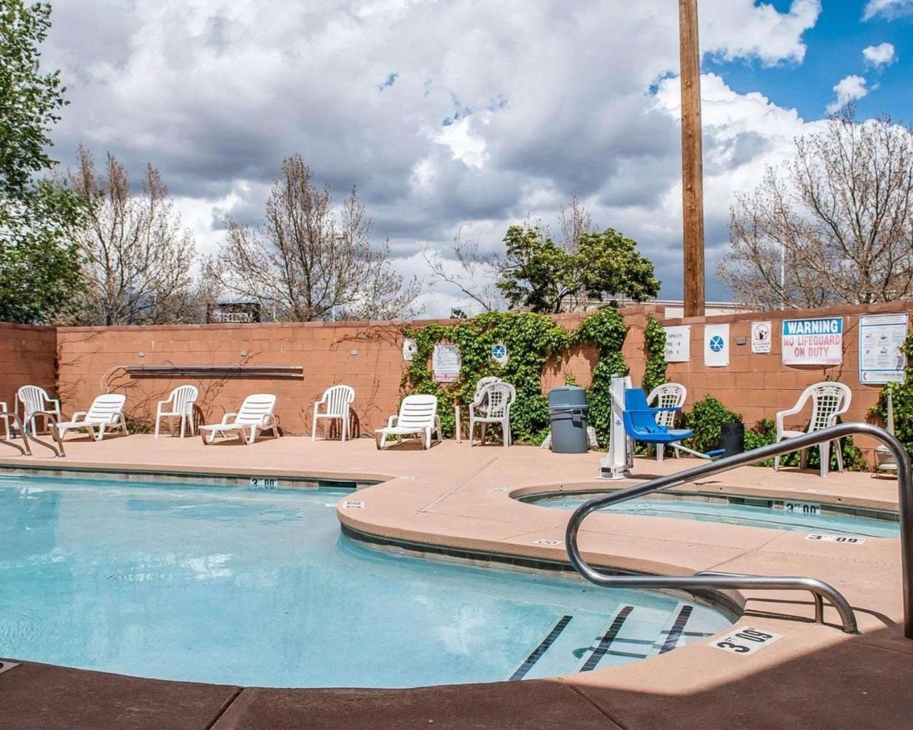 Hotel Econo & 2*